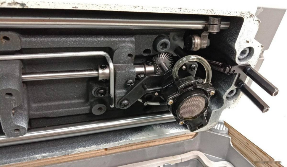 Электромеханическая швейная машина Mauser Spezial ML8121-E00-BC7 Электромеханическая швейная машина Mauser Spezial ML8121-E00-BC7