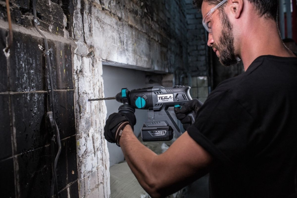 Перфоратор Tesla TD18DC (без АКБ) Перфоратор Tesla TD18DC (без АКБ)