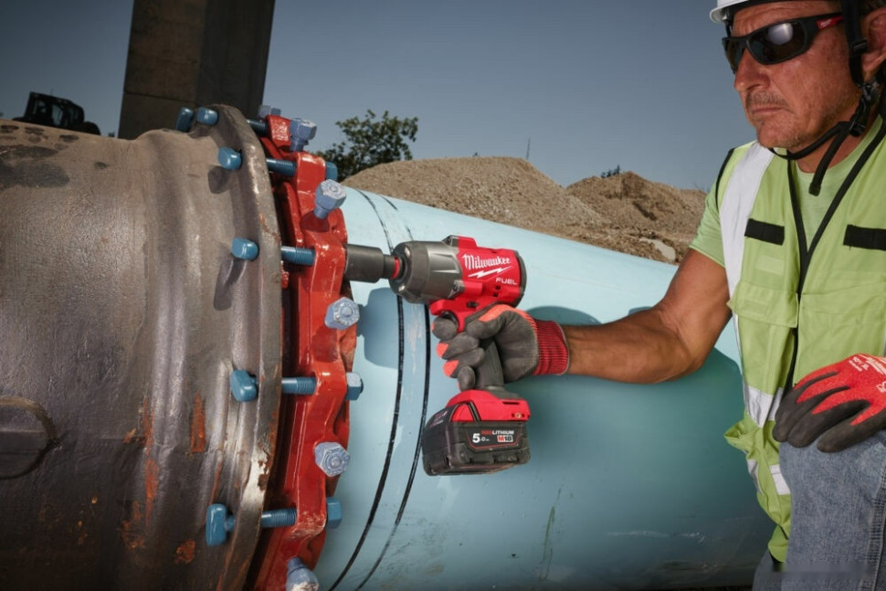 Гайковерт Milwaukee M18 FUEL M18FHIW2F12-502X 4933492783 (с 2-мя АКБ, кейс)