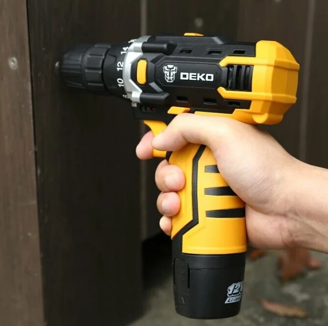 Дрель-шуруповерт Deko DKCD12FU-Li SET 104 063-4112 (с 1-м АКБ, кейс, оснастка) Дрель-шуруповерт Deko DKCD12FU-Li SET 104 063-4112 (с 1-м АКБ, кейс, оснастка)