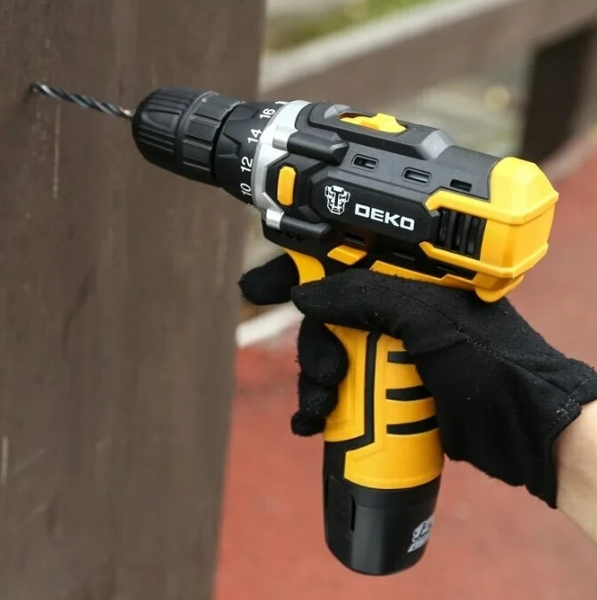 Дрель-шуруповерт Deko DKCD12FU-Li SET 104 063-4112 (с 1-м АКБ, кейс, оснастка) Дрель-шуруповерт Deko DKCD12FU-Li SET 104 063-4112 (с 1-м АКБ, кейс, оснастка)