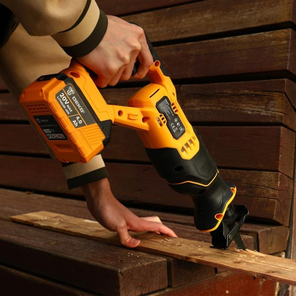 Сабельная пила Deko DKRS20 063-4359 (с 2-мя АКБ) Сабельная пила Deko DKRS20 063-4359 (с 2-мя АКБ)