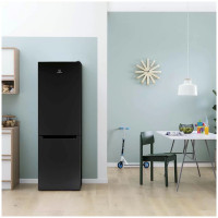 Холодильник с нижней морозильной камерой Indesit DS 318 B