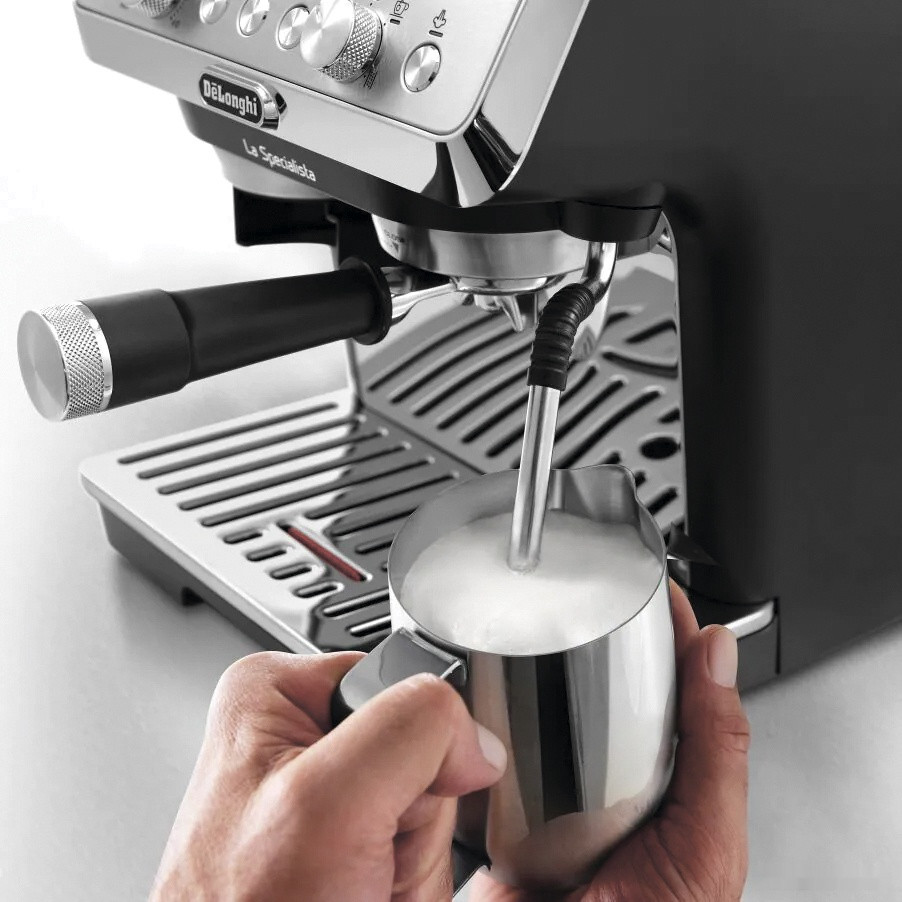 Рожковая помповая кофеварка Delonghi La Specialista Arte Manual EC9155.MB