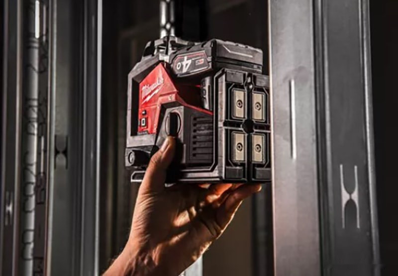 Лазерный нивелир Milwaukee M12 3PL-401C 4933478102 Лазерный нивелир Milwaukee M12 3PL-401C 4933478102
