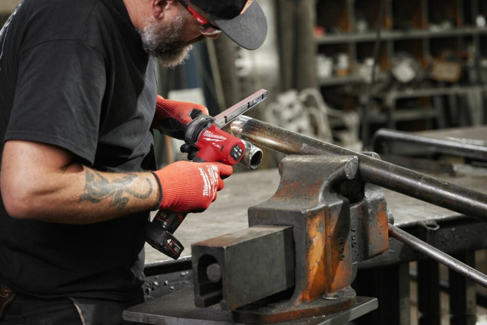 Угловая шлифмашина Milwaukee M12 Fuel FBFL13-402B (с 2-мя АКБ, сумка) Угловая шлифмашина Milwaukee M12 Fuel FBFL13-402B (с 2-мя АКБ, сумка)