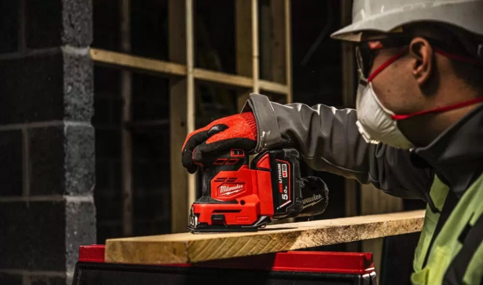 Шлифовальная машина Milwaukee M18 BQSS-502B 4933479967 (с 2-мя АКБ, сумка) Шлифовальная машина Milwaukee M18 BQSS-502B 4933479967 (с 2-мя АКБ, сумка)