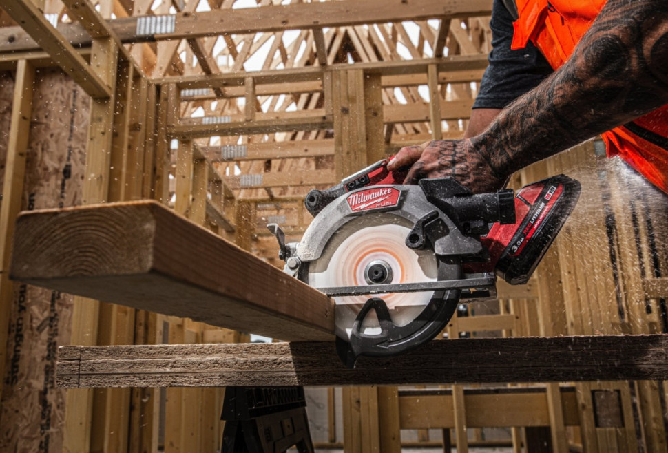 Дисковая (циркулярная) пила Milwaukee M18 FCS552-0X Fuel 4933493588 (без АКБ, кейс) Дисковая (циркулярная) пила Milwaukee M18 FCS552-0X Fuel 4933493588 (без АКБ, кейс)