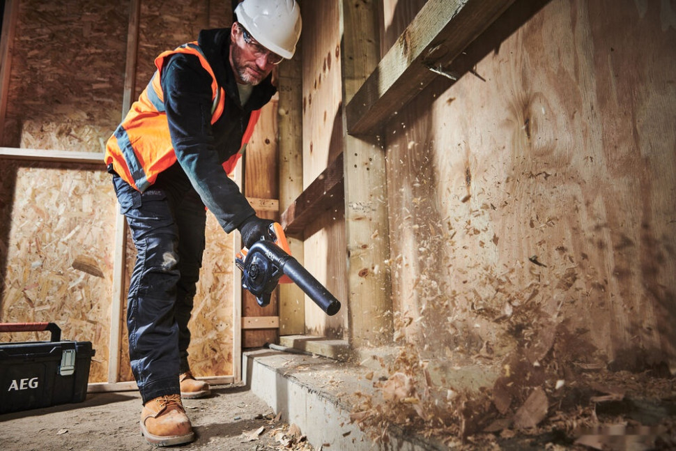 Ручная воздуходувка AEG Powertools BGE18C2-0 4935478458 (без АКБ) Ручная воздуходувка AEG Powertools BGE18C2-0 4935478458 (без АКБ)