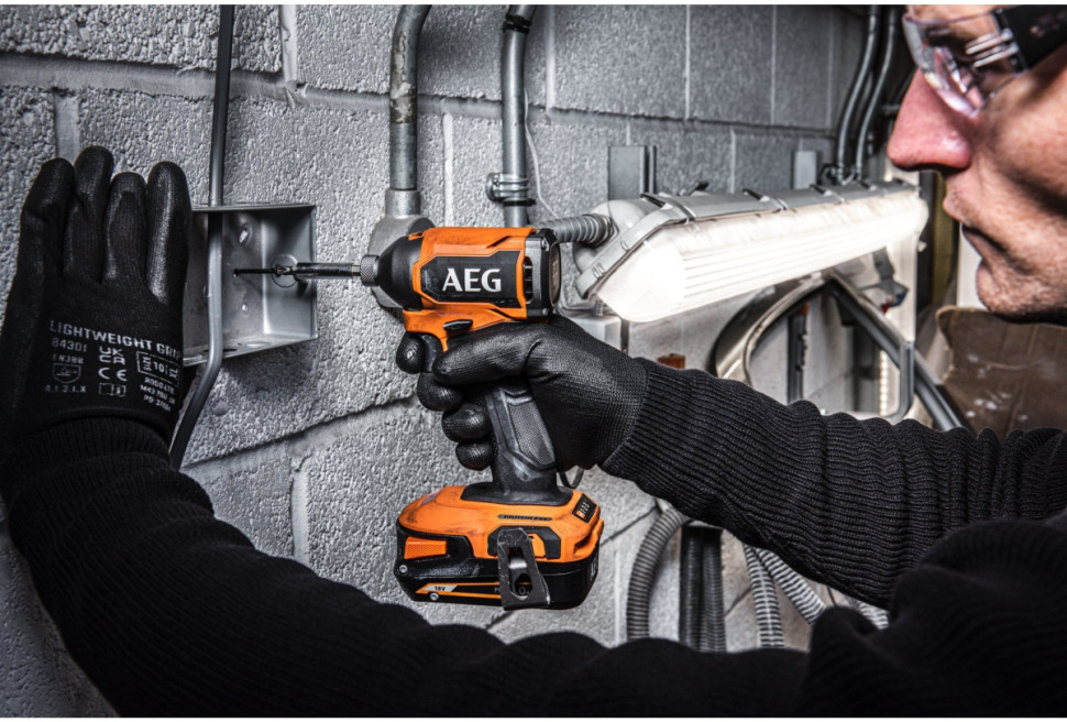 Винтоверт AEG Powertools BSS 18SBL2-0 4935480059 (без АКБ)