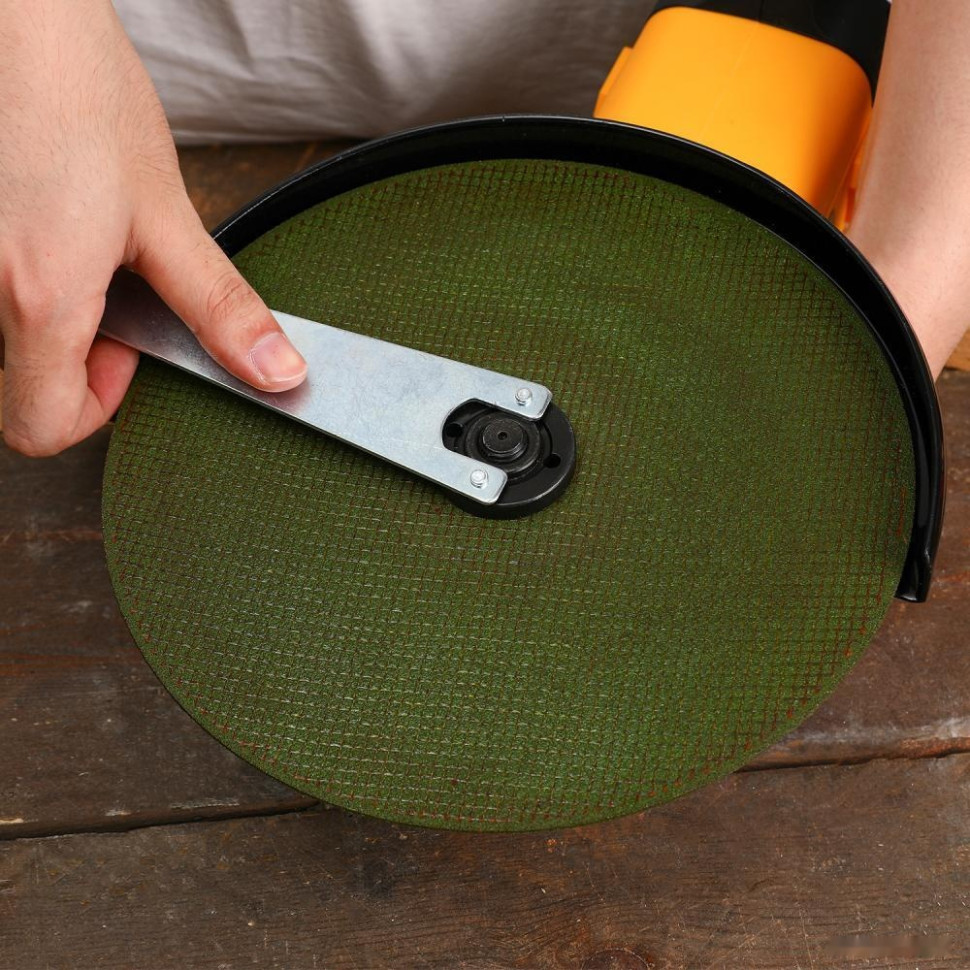 Угловая шлифмашина Deko DKAG2450-230 Угловая шлифмашина Deko DKAG2450-230