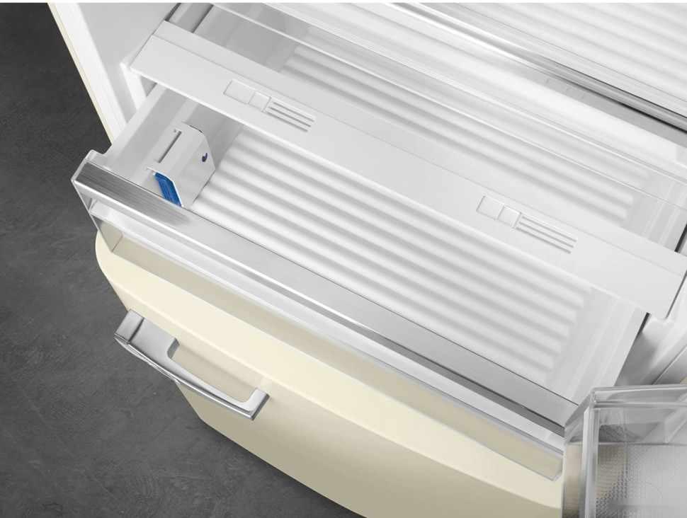 Холодильник Smeg FAB38RCR5