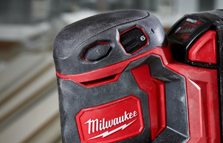 Шлифовальная машина Milwaukee M18 BOS125-502B 4933464229 (с 2-мя АКБ, сумка) Шлифовальная машина Milwaukee M18 BOS125-502B 4933464229 (с 2-мя АКБ, сумка)
