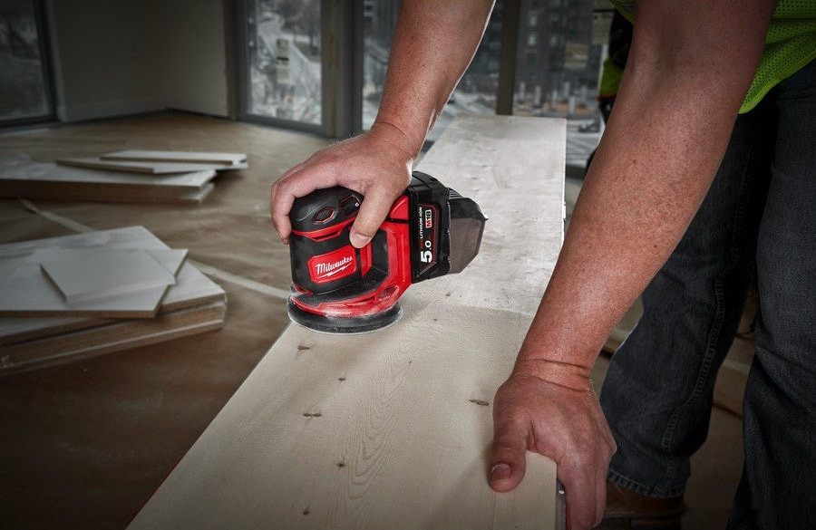 Шлифовальная машина Milwaukee M18 BOS125-502B 4933464229 (с 2-мя АКБ, сумка) Шлифовальная машина Milwaukee M18 BOS125-502B 4933464229 (с 2-мя АКБ, сумка)