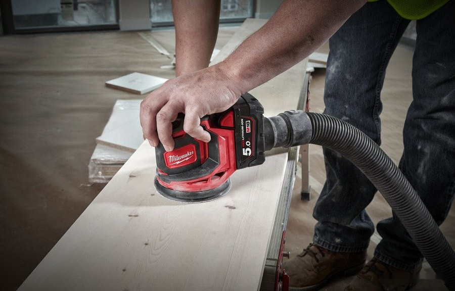 Шлифовальная машина Milwaukee M18 BOS125-502B 4933464229 (с 2-мя АКБ, сумка) Шлифовальная машина Milwaukee M18 BOS125-502B 4933464229 (с 2-мя АКБ, сумка)