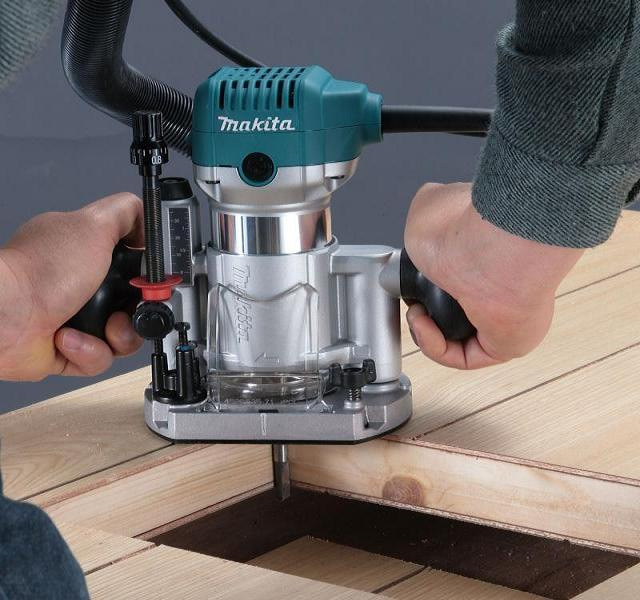 Фрезер Makita RT0700CX2