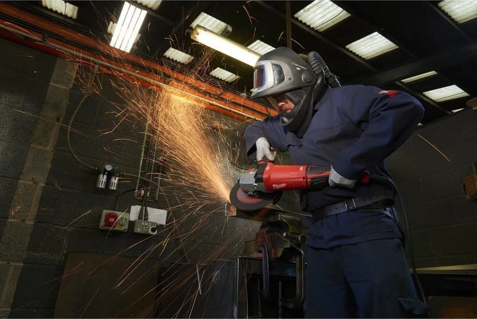 Угловая шлифмашина Milwaukee AGVKB-24-230 EKX 4933471464 Угловая шлифмашина Milwaukee AGVKB-24-230 EKX 4933471464