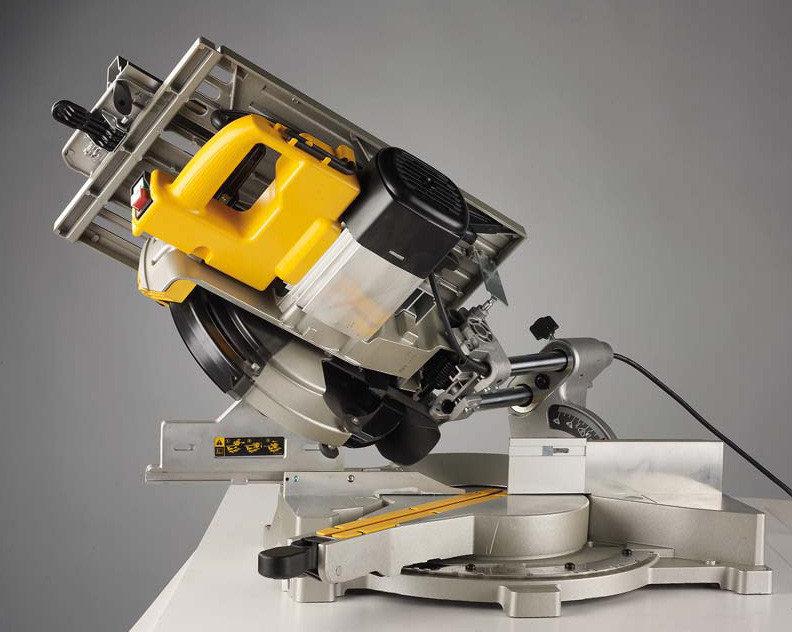 Дисковая пила DeWALT D27111