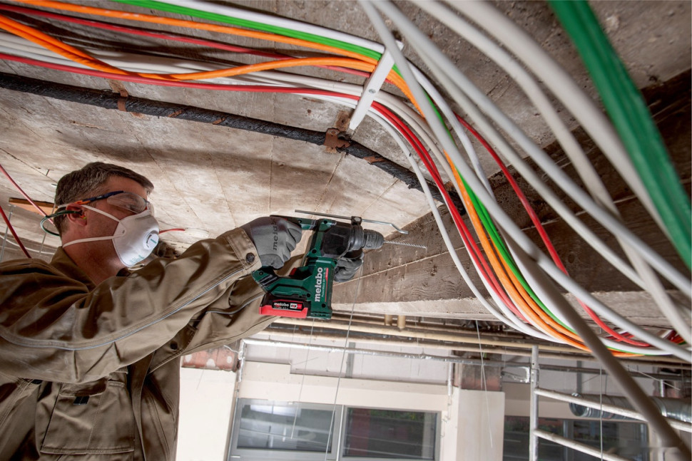 Перфоратор Metabo BH 12 BL 16 600207850 (без АКБ) Перфоратор Metabo BH 12 BL 16 600207850 (без АКБ)