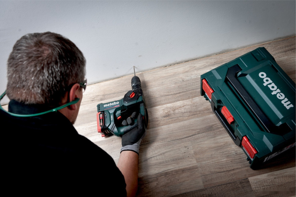 Перфоратор Metabo BH 12 BL 16 600207850 (без АКБ) Перфоратор Metabo BH 12 BL 16 600207850 (без АКБ)