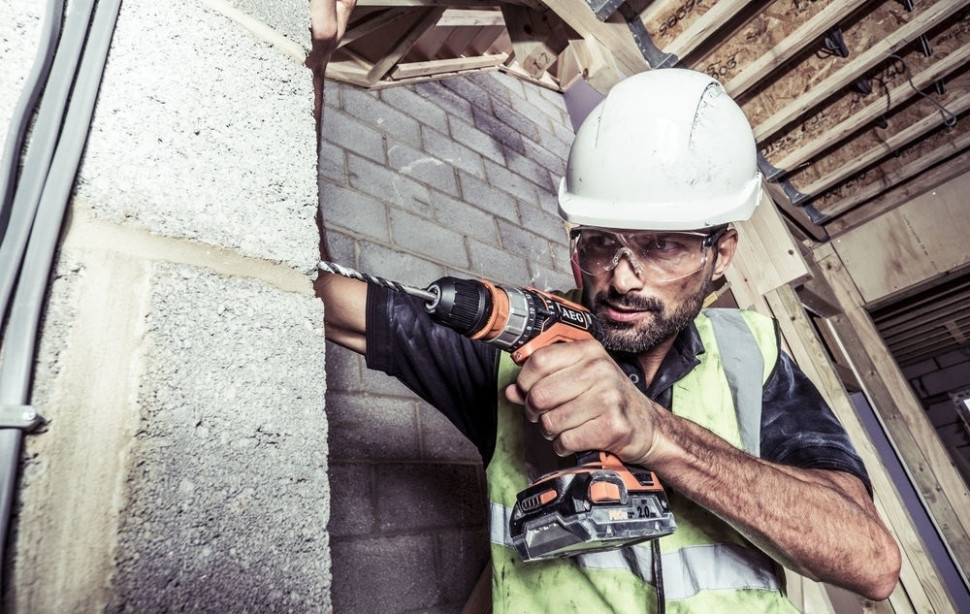 Дрель-шуруповерт AEG BSB 18 C2X LI-202C