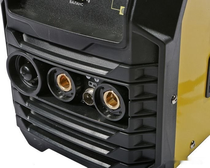 Сварочный инвертор Hanskonner HWM4023 Сварочный инвертор Hanskonner HWM4023