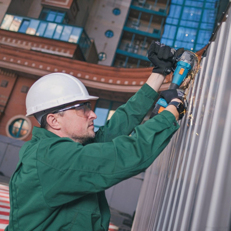 Угловая шлифмашина BORT BWS-21LI (с 2-мя АКБ, кейс) Угловая шлифмашина BORT BWS-21LI (с 2-мя АКБ, кейс)