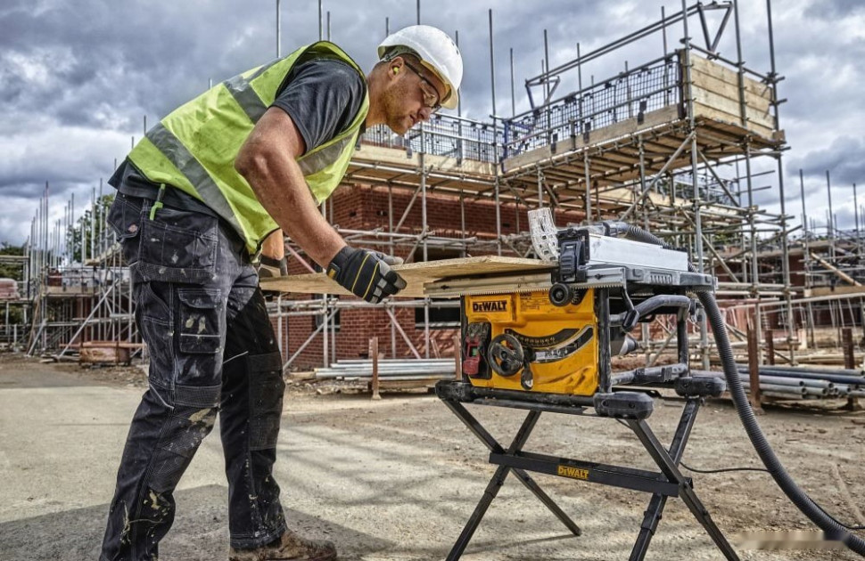 Цены на дисковую (циркулярную) пилу DeWALT DWE7485-QS Цены на дисковую (циркулярную) пилу DeWALT DWE7485-QS