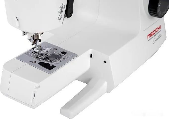 Электромеханическая швейная машина Necchi 300 Электромеханическая швейная машина Necchi 300
