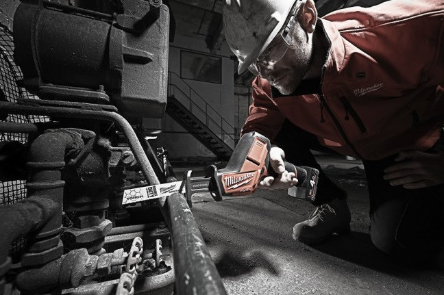 Сабельная пила Milwaukee M12 CHZ-0 FUEL Сабельная пила Milwaukee M12 CHZ-0 FUEL