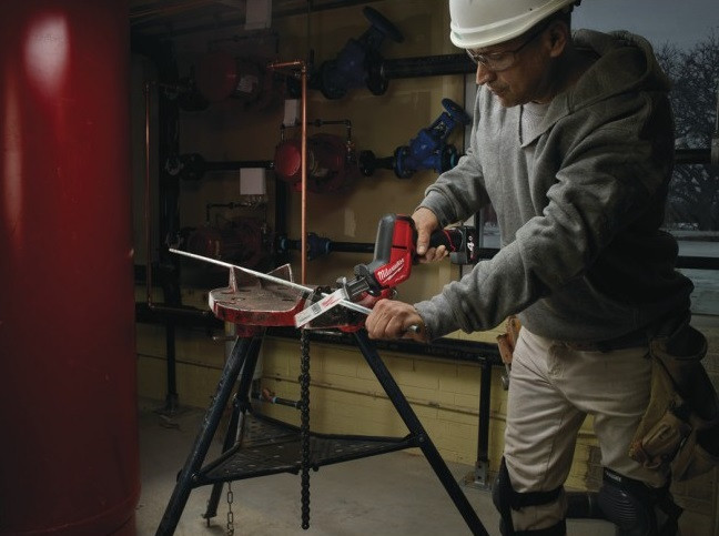 Сабельная пила Milwaukee M12 CHZ-0 FUEL Сабельная пила Milwaukee M12 CHZ-0 FUEL