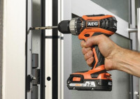 Дрель-шуруповерт AEG Powertools BSB18C2-0 4935472010 (без АКБ)