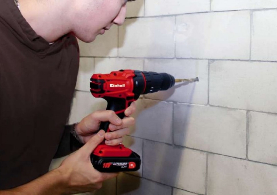 Ударная дрель-шуруповерт Einhell TC-CD 18-2 Li-i 4513825 (с 2-мя АКБ) Ударная дрель-шуруповерт Einhell TC-CD 18-2 Li-i 4513825 (с 2-мя АКБ)