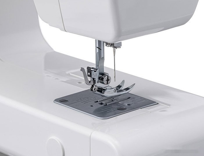 Электромеханическая швейная машина Janome ART67