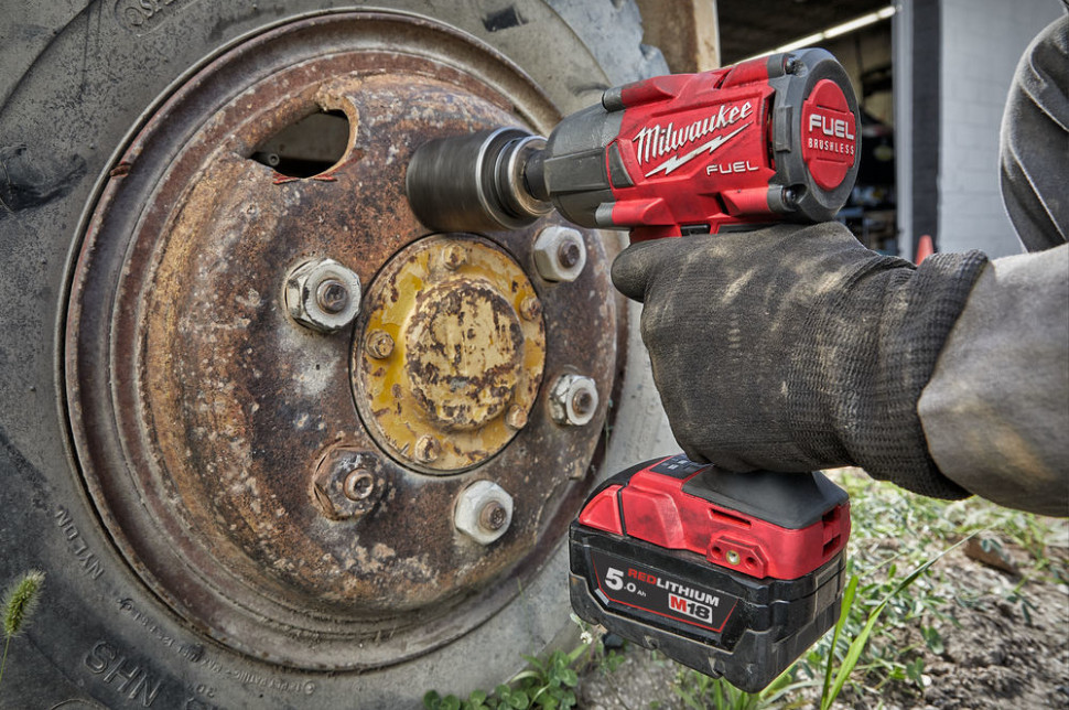 Гайковерт Milwaukee M18 FMTIW2P12-0X 4933478453 (с 2-мя АКБ, кейс)