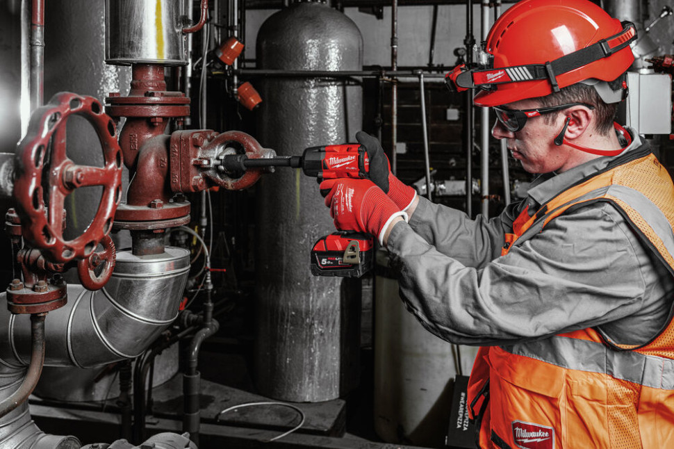 Гайковерт Milwaukee M18 FMTIW2P12-0X 4933478453 (с 2-мя АКБ, кейс)