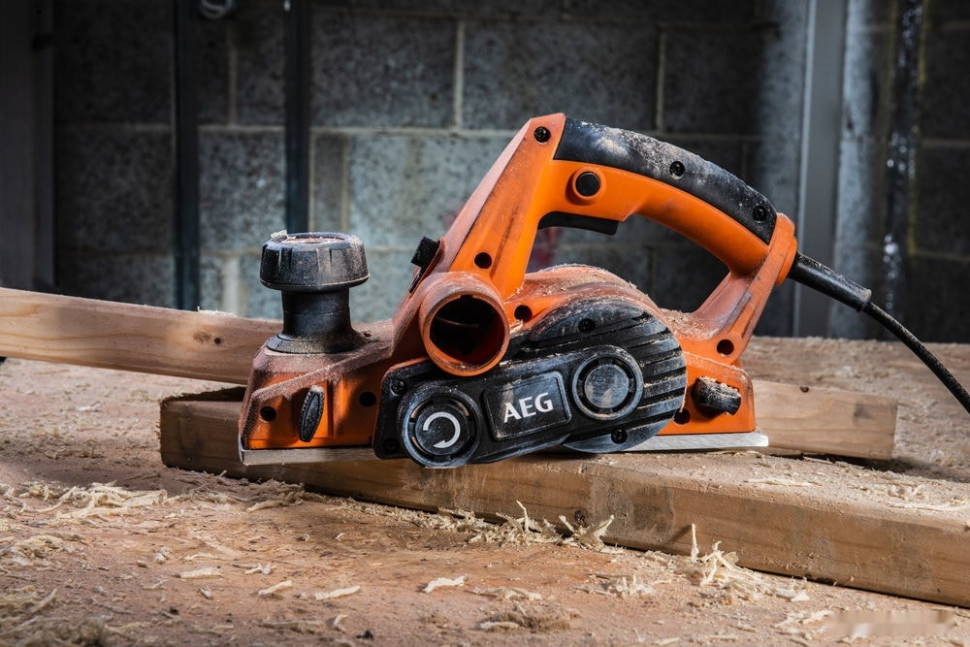 Электрорубанок AEG Powertools PL700 4935472008 Электрорубанок AEG Powertools PL700 4935472008