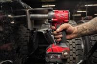 Гайковерт Milwaukee M18 FIW2F12-502X 4933478444 (с 2-мя АКБ, кейс)
