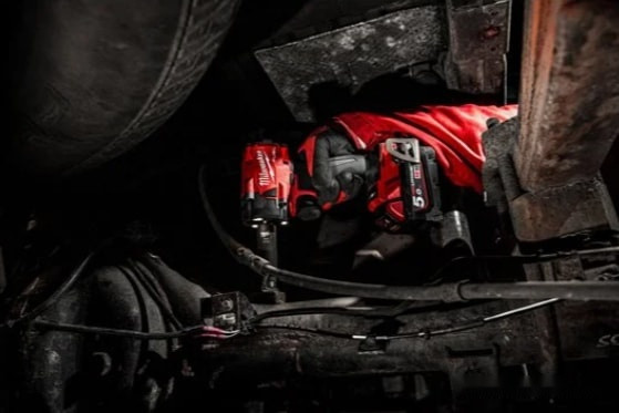 Гайковерт Milwaukee M18 FIW2F12-502X 4933478444 (с 2-мя АКБ, кейс)