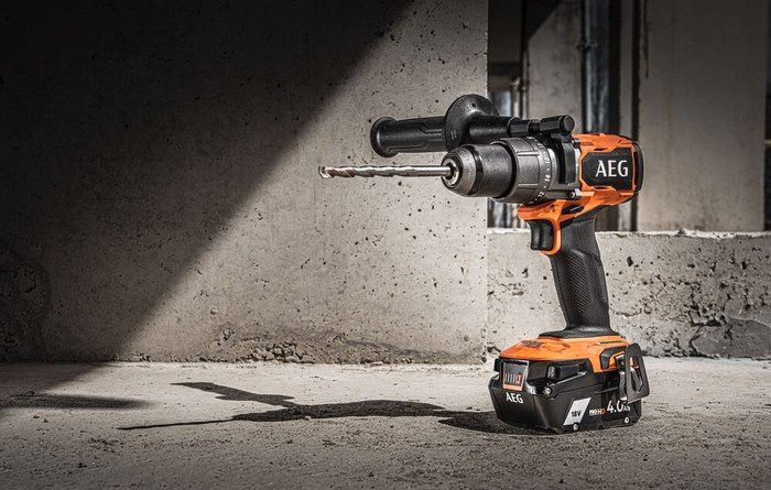 Ударная дрель-шуруповерт AEG Powertools BSB 18C3BL-402C 4935478938 (с 2-мя АКБ 4 Ач, кейс)