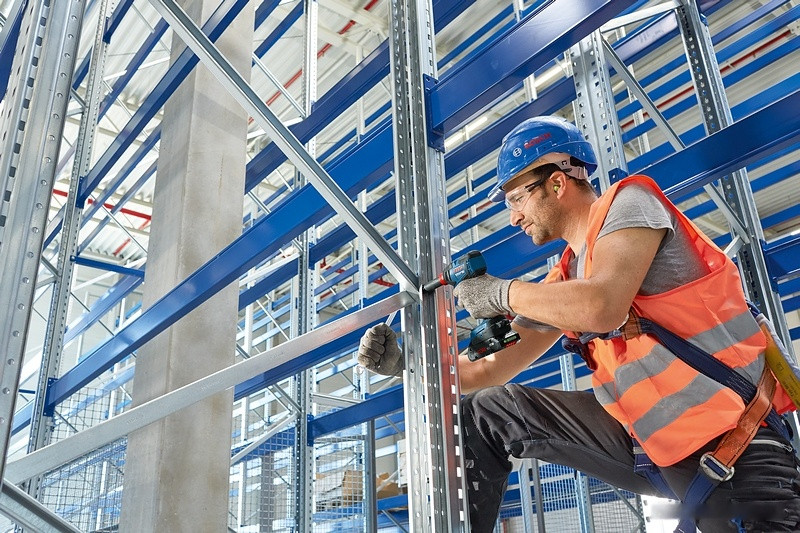 Ударный гайковерт Bosch GDX 18V-200 C Professional 0615990L00 (с 2-мя АКБ, кейс) Ударный гайковерт Bosch GDX 18V-200 C Professional 0615990L00 (с 2-мя АКБ, кейс)