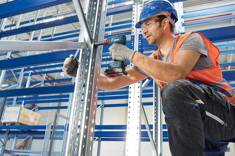 Ударный гайковерт Bosch GDX 18V-200 C Professional 0615990L00 (с 2-мя АКБ, кейс) Ударный гайковерт Bosch GDX 18V-200 C Professional 0615990L00 (с 2-мя АКБ, кейс)