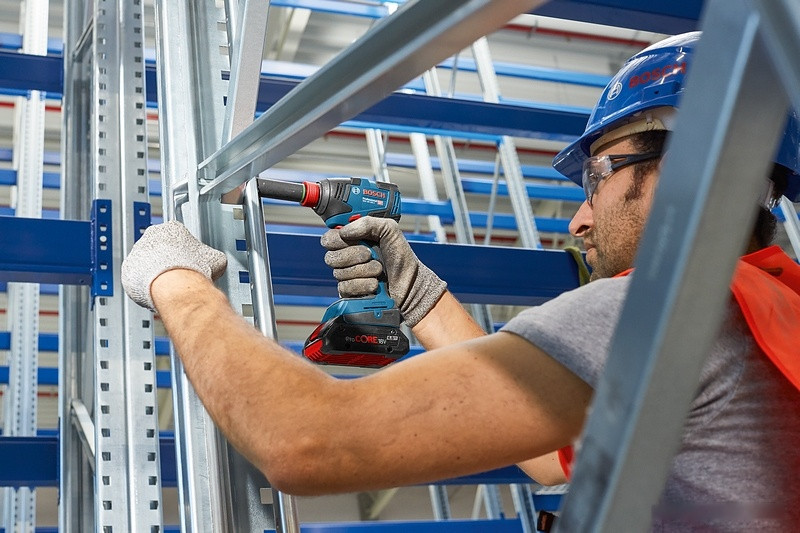 Ударный гайковерт Bosch GDX 18V-200 C Professional 0615990L00 (с 2-мя АКБ, кейс) Ударный гайковерт Bosch GDX 18V-200 C Professional 0615990L00 (с 2-мя АКБ, кейс)