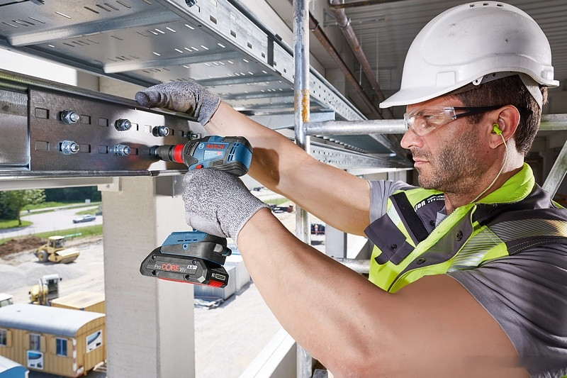 Ударный гайковерт Bosch GDX 18V-200 C Professional 0615990L00 (с 2-мя АКБ, кейс) Ударный гайковерт Bosch GDX 18V-200 C Professional 0615990L00 (с 2-мя АКБ, кейс)