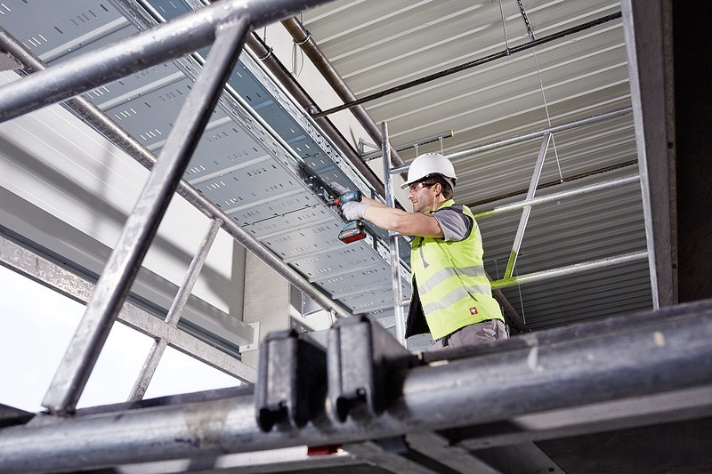 Ударный гайковерт Bosch GDX 18V-200 C Professional 0615990L00 (с 2-мя АКБ, кейс) Ударный гайковерт Bosch GDX 18V-200 C Professional 0615990L00 (с 2-мя АКБ, кейс)