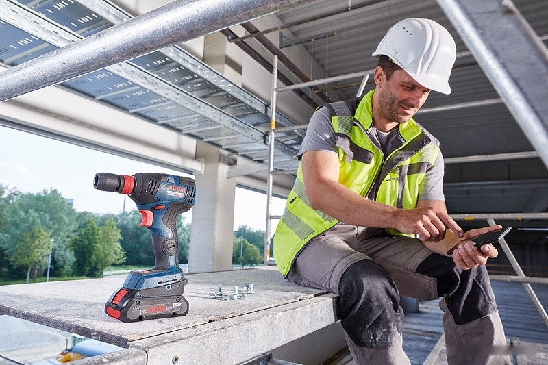 Ударный гайковерт Bosch GDX 18V-200 C Professional 0615990L00 (с 2-мя АКБ, кейс) Ударный гайковерт Bosch GDX 18V-200 C Professional 0615990L00 (с 2-мя АКБ, кейс)