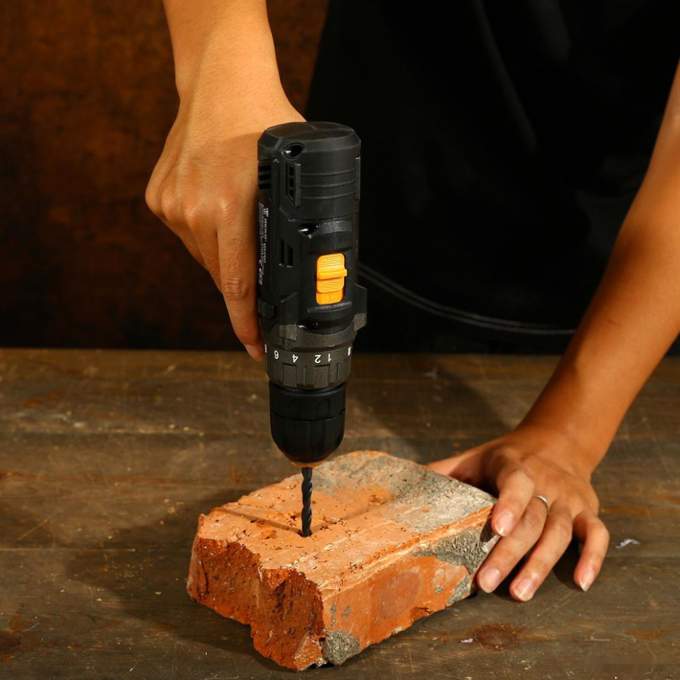 Дрель-шуруповерт Deko GCD12DU3 SET6 063-4007 (с 2-мя АКБ, кейс) Дрель-шуруповерт Deko GCD12DU3 SET6 063-4007 (с 2-мя АКБ, кейс)