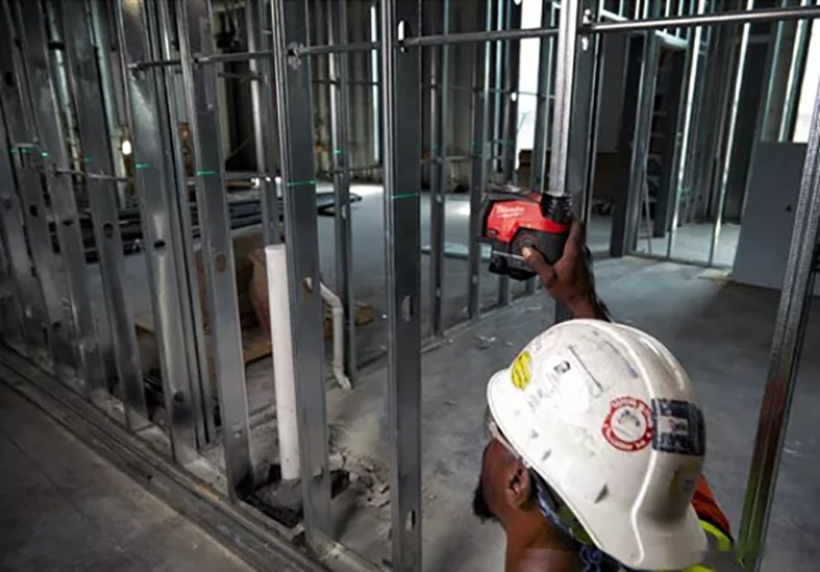 Лазерный нивелир Milwaukee M12 CLLP-0C 4933478101 Лазерный нивелир Milwaukee M12 CLLP-0C 4933478101