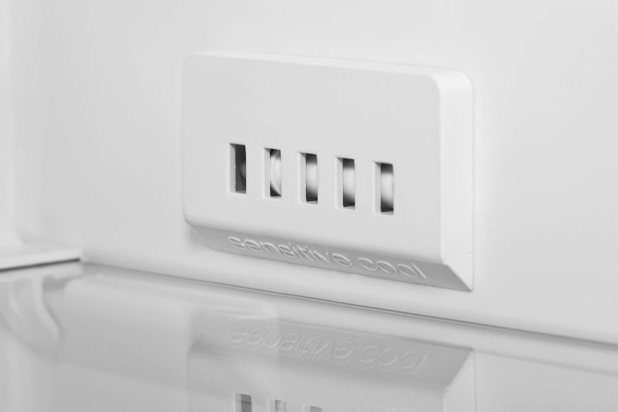 Холодильник с нижней морозильной камерой Beko RCSK250M00W