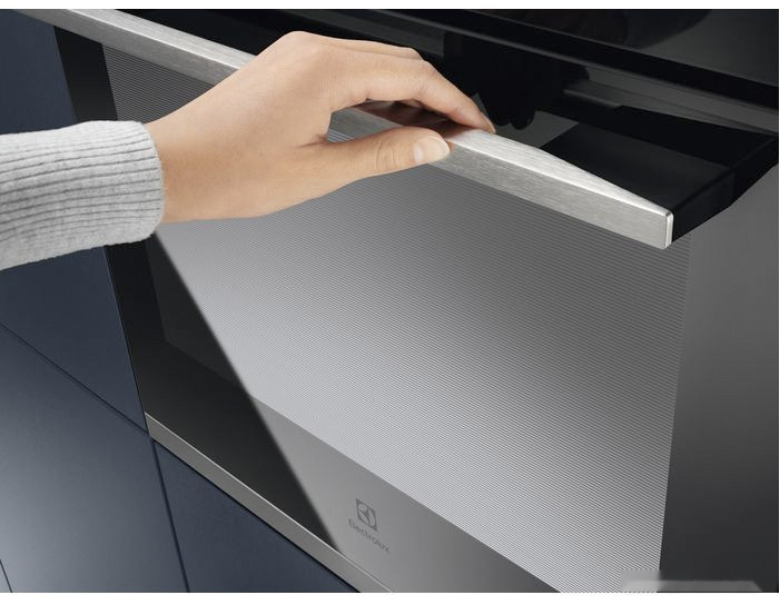 Духовой шкаф Electrolux SteamBake 600 KODEC75X2